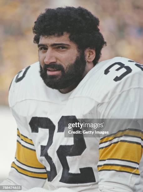 Franco Harris, Running back for the Pittsburgh Steelers during the NFL/AFC Divisional playoff game on 19 December 1976 at the Memorial Stadium,...