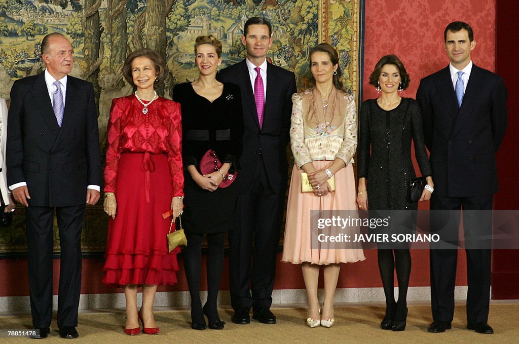 (L to R) Spain's King Juan Carlos, Queen