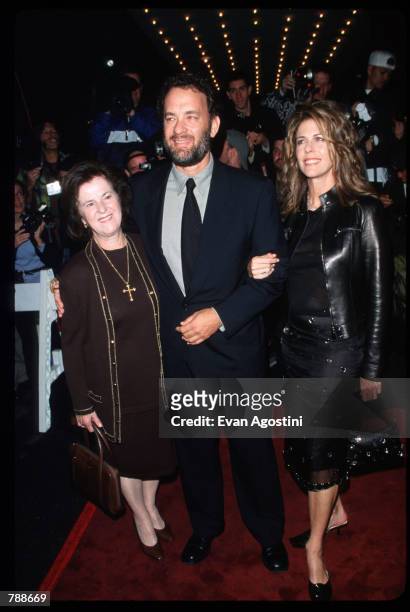 Tom Hanks poses with Rita Wilson and her mother October 10, 1999 at the Ziegfeld Theatre in New York City. They attend the premiere of the film "The...