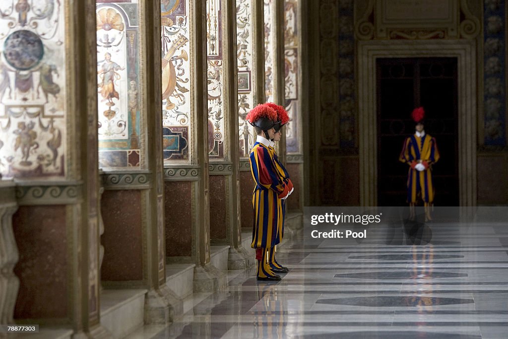 Administrators Of Rome And Lazio Meet With Pope Benedict XVI