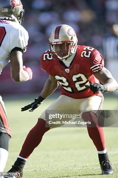 Nate Clements of the San Francisco 49ers defends during the NFL game against the Tampa Bay Buccaneers on December 23, 2007 at Monster Park in San...