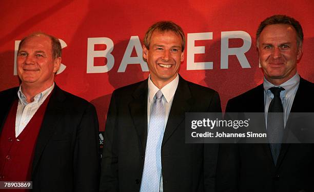 Juergen Klinsmann poses with manager Uli Hoeness and CEO Karl-Heinz Rummenigge during a Bayern Munich press conference at the Arabella Sheraton hotel...