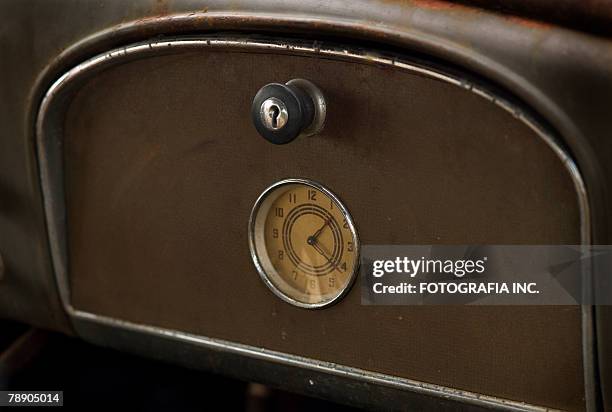 clock in a rustbucket - handschuhfach stock-fotos und bilder