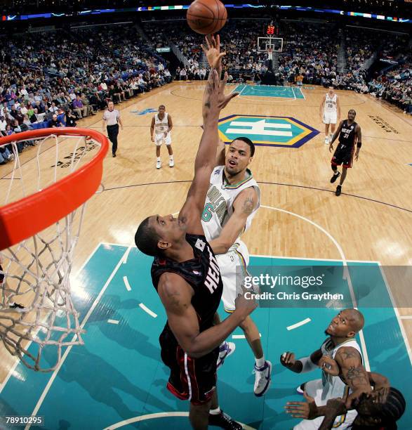 Tyson Chandler of the New Orleans Hornets makes a shot over Mark Blount of the Miami Heat on January 11, 2008 at the New Orleans Arena in New...