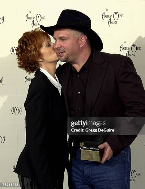 Reba McEntire and Garth Brooks pose for photographers at the 29th Annual American Music Awards at the Shrine Auditorium in Los Angeles.