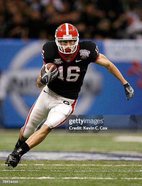 Kris Durham of the Georgia Bulldogs runs for yards after the catch against the Hawai'i Warriors during the Allstate Sugar Bowl at the Louisiana...