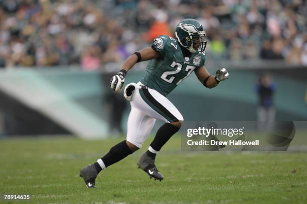 Safety Quintin Mikell of the Philadelphia Eagles runs during the game against the Buffalo Bills on December 30, 2007 at Lincoln Financial Field in...