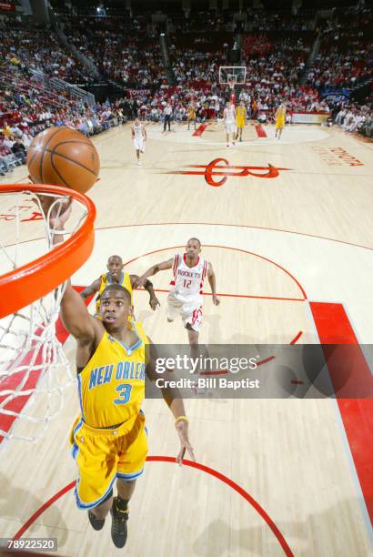 Chris Paul of the New Orleans Hornets shoots the ball in front of Rafer Alston of the Houston Rockets on January 13, 2008 at the Toyota Center in...