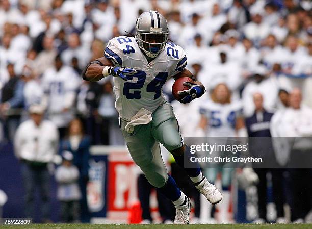 Runningback Marion Barber of the Dallas Cowboys carries the ball on a first down rush against the New York Giants during the first quarter of the NFC...