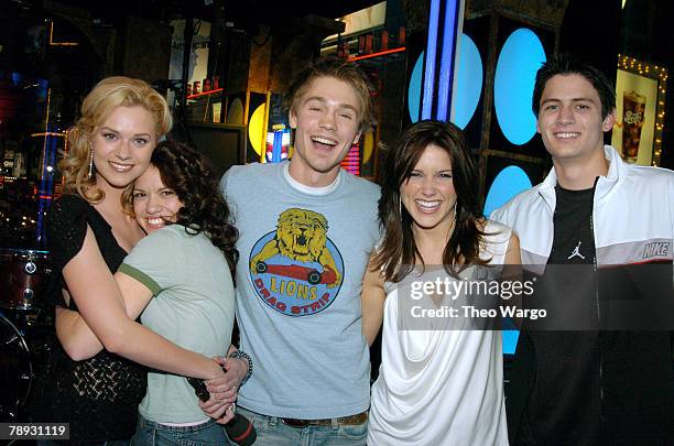 Cast of "One Tree Hill" : Hilarie Burton, Bethany Joy Lenz, Chad Michael Murray, Sophia Bush, and