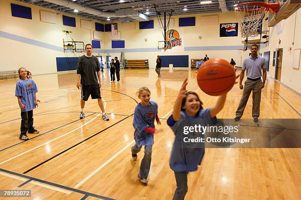 Idaho Stampede player Lance Allred teaches students from the Garden City Community School at the 2008 NBA Development League Showcase Free Basketball...