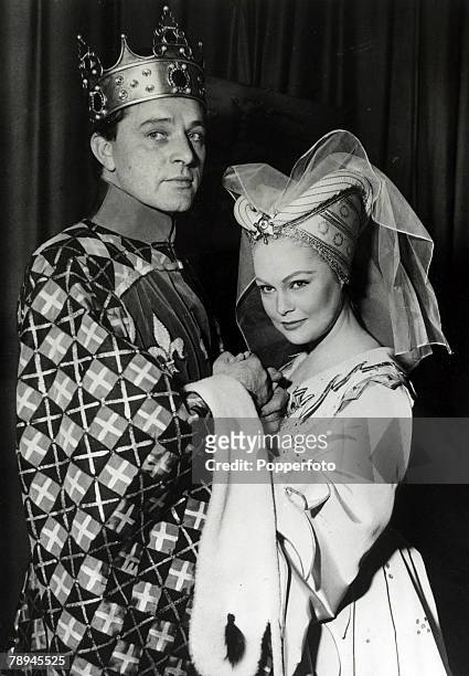 Stage and Screen Personalities, pic: 7th December 1955, British actor Richard Burton as Henry V and Zena Walker as the Princess of France, during...