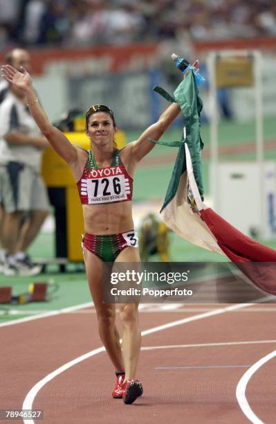 9th World Championships in Athletics, Paris, France, 27th August 2003, Womens 400m Final, Ana Guevara of Mexico celebrates after winning the race