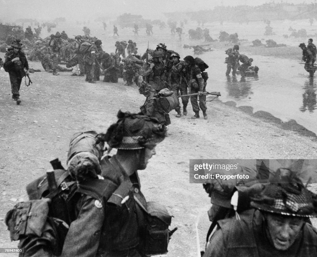 Invasion Battle War & Conflict, World War Two, France, 6th June 1944, Troops on one ...