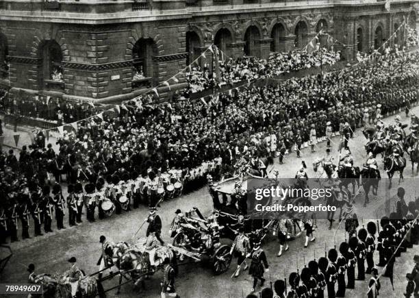 History Personalities, British Royalty, pic: 9th August 1902, King Edward VII's Coronation procession shows the Royal Coach in Whitehall, King Edward...