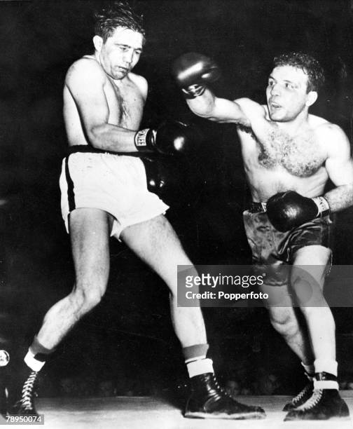 Boxing, Detroit, USA, 5th February Middleweight champion Jake La Motta lands a hard right punch to the head of Dick Wagner in the 9th round of a bout...
