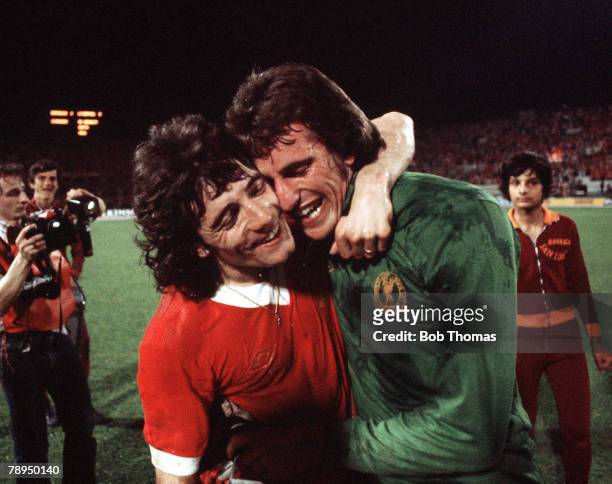 25th May 1977, Rome, Italy, European Cup Final, Liverpool 3 v Borussia Moenchengladbach 1, Liverpool's Kevin Keegan and goalkeeper Ray Clemence...