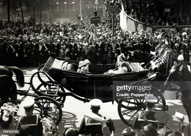 6th May 1935, The Duke and Duchess of York with their children the Princesses Elizabeth and Margaret pass through Trafalgar Square en-route to a...