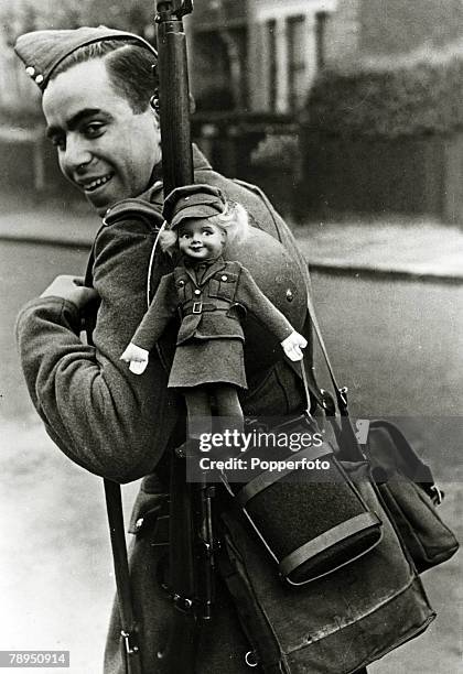 War and Conflict, World War Two, pic: 1939, A British "Tommy" off to war carrying a luck mascot ATS, doll