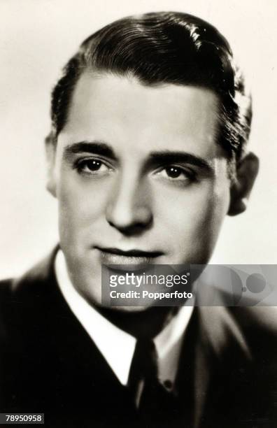 Stage and Screen, Personalities, pic: circa 1935, British born, American actor Cary Grant, portrait described as the "epitome of the elegant leading...