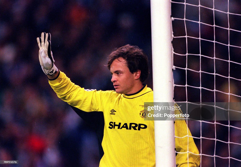 Football. UEFA Champions League, Quarter-final, 1st Leg. 4th April 2000. Madrid, Spain. Real Madrid 0 v Manchester United 0. Mark Bosnich, Goalkeeper, Manchester United.