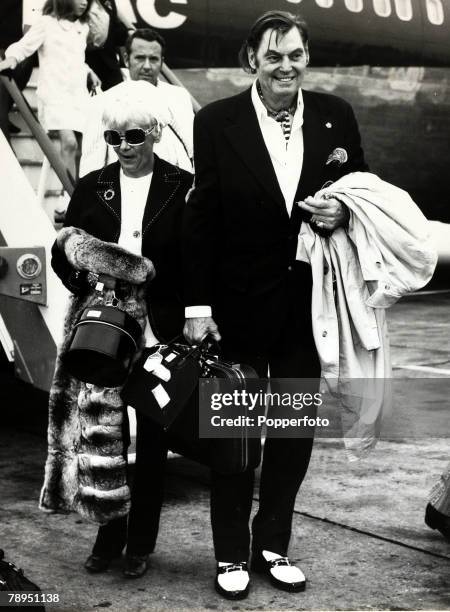 Stage and Screen, Personalities, pic: 24th August 1972, US,actor and former Olympic swimming champion Johnny Weissmuller arrives with his wife Maria...