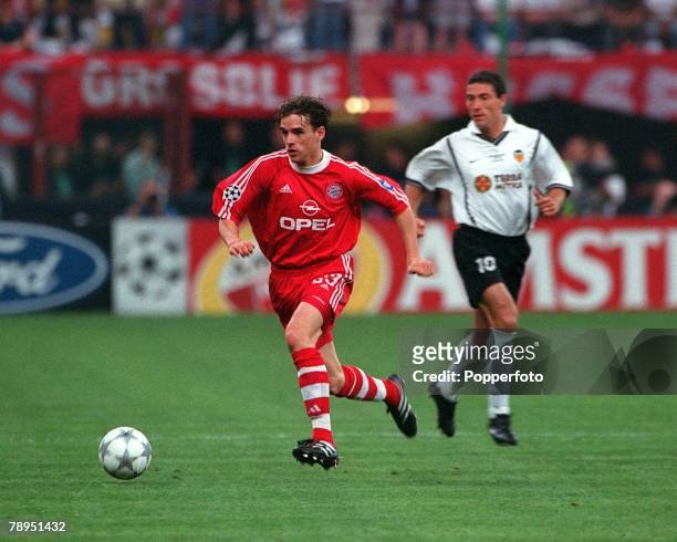 Football, UEFA Champions League, Milan, Italy, 23rd May 2001, Bayern Munich 1 v Valencia 1, , Bayern Munich's Owen Hargreaves on the ball