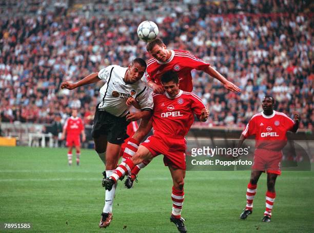Football, UEFA Champions League Final, Milan, Italy, 23rd May 2001, Bayern Munich 1 v Valencia 1, , Bayern Munich's Patrik Andersson rises highest to...