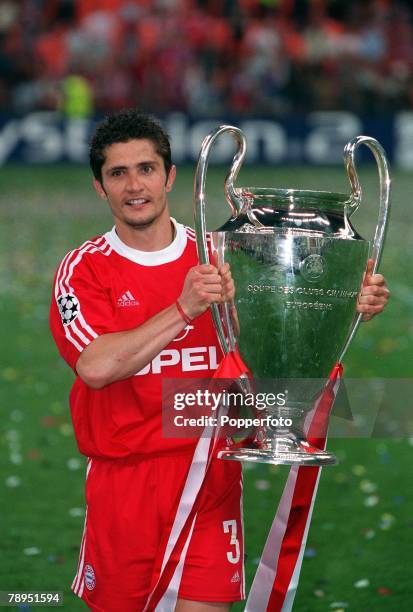 Football, UEFA Champions League Final, Milan, Italy, 23rd May 2001, Bayern Munich 1 v Valencia 1, , Bayern Munich's Bixente Lizarazu holds the...