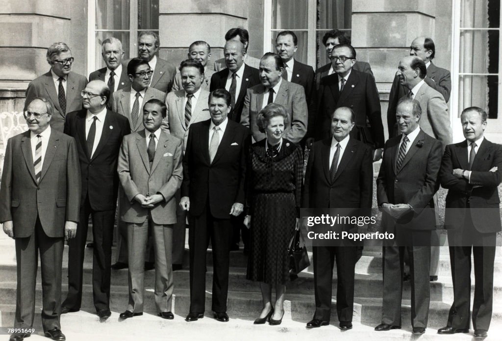 Politics. Personalities. pic: May 1984. London, England. British Prime Minister and Conservative leader Margaret Thatcher, flanked by US.President Ronald Reagan and French President Francois Mitterand and other world leaders after a summit conference.