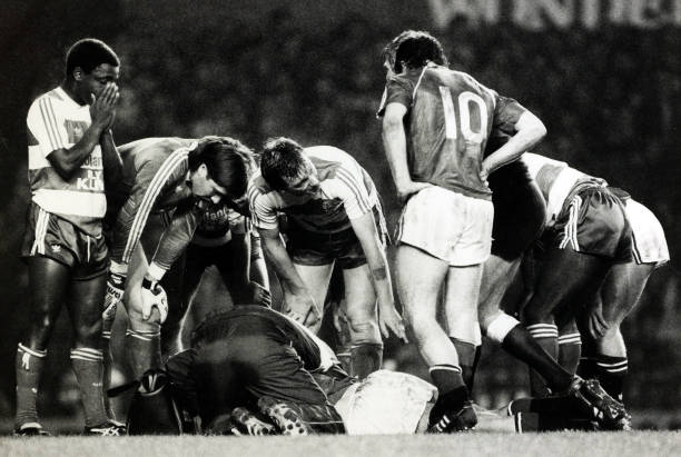 7th January 1989, FA, Cup 3rd Round, Manchester United 0 v Queens Park Rangers 0, Manchester United and England captain Bryan Robson lies injured...