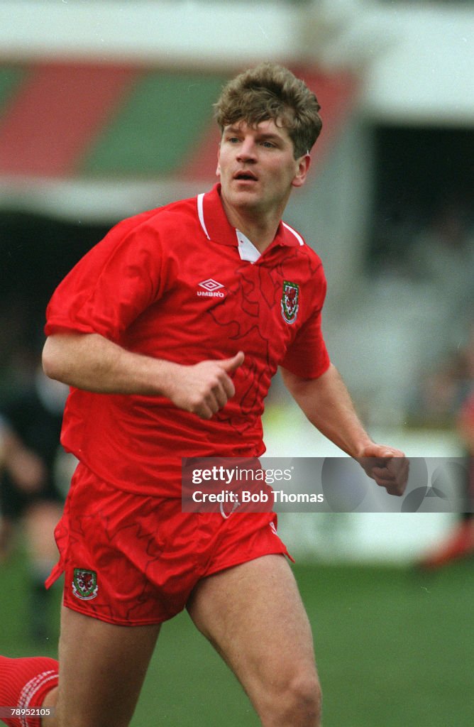 Sport. Football. pic: circa 1990. International Football. Glyn Hodges, Wales.