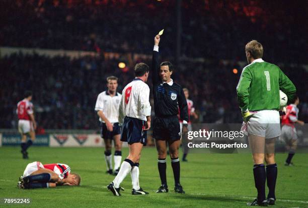 Sport, Football, World Cup Qualifier, Wembley, 14th October 1992, England 1 v Norway 1, England's Paul Gascoigne gets the yellow card from the referee