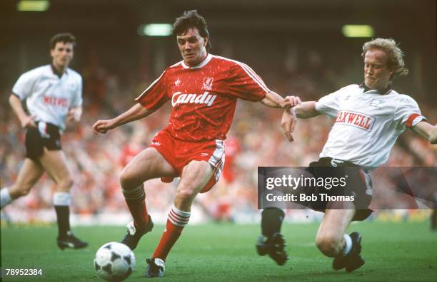 1st May 1990, Division 1, Liverpool 1, v Derby County 0, Liverpool's Ray Houghton under pressure from Derby County defender Mark Wright