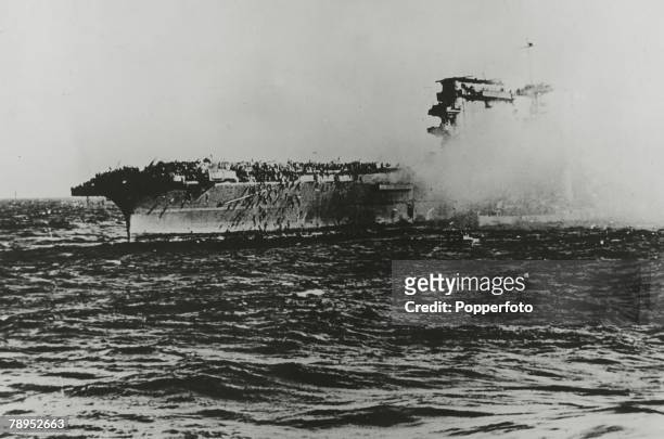 War and Conflict, World War Two, Pacific Sea War, May 1942, The American aircraft carrier USS "Lexington" burning fiercely during the battle with the...