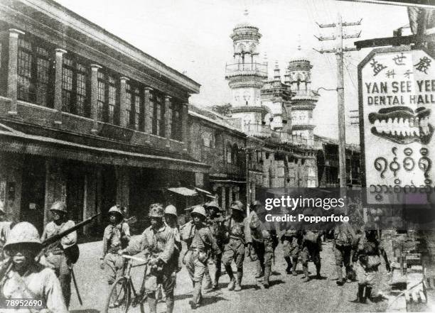 War and Conflict, World War Two, Far East, pic: 1942, Japanese soldiers marching in downtown Moulmein, during the fall of Rangoon