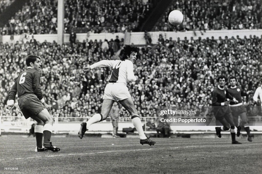 Sport. Football. pic: 2nd June 1971. European Cup Final at Wembley. Ajax Amsterdam 2. v Panathinaikos 0. Ajax striker Dick Van Dijk heads the first goal in the fifth minute.