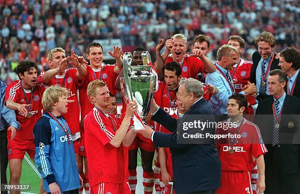 151 Uefa Champions League Milan 2001 Trophy Stock Photos, HighRes