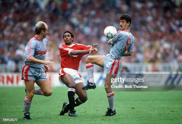 51 1993 Fa Charity Shield Photos & High Res Pictures Getty Images