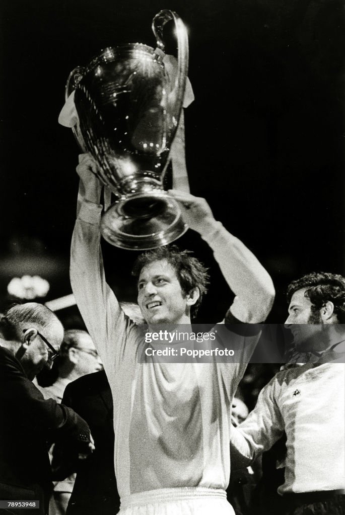 Sport. Football. pic: 2nd June 1971. European Cup Final at Wembley. Ajax Amsterdam 2. v Panathinaikos 0. Ajax Amsterdam's Yugoslavian captain Velivor Vasovic proudly lifts the European Cup after the presentation in front of the Royal Box.