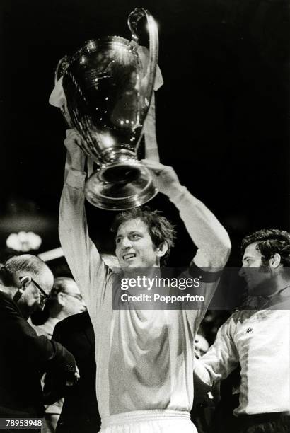 2nd June 1971, European Cup Final at Wembley, Ajax Amsterdam 2, v Panathinaikos 0, Ajax Amsterdam's Yugoslavian captain Velivor Vasovic proudly lifts...