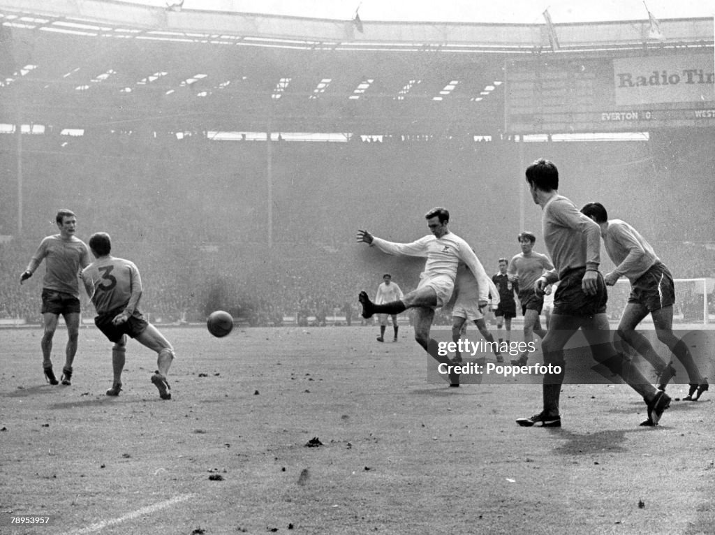 Sport. Football. pic: 18th May 1968. FA.Cup Final at Wembley. West Bromwich Albion 1. v Everton 0. a.e.t. Jeff Astle, (white shirt) fires the ball through the Everton defence in the third minute of extra-time to score the only goal of the game and wins th