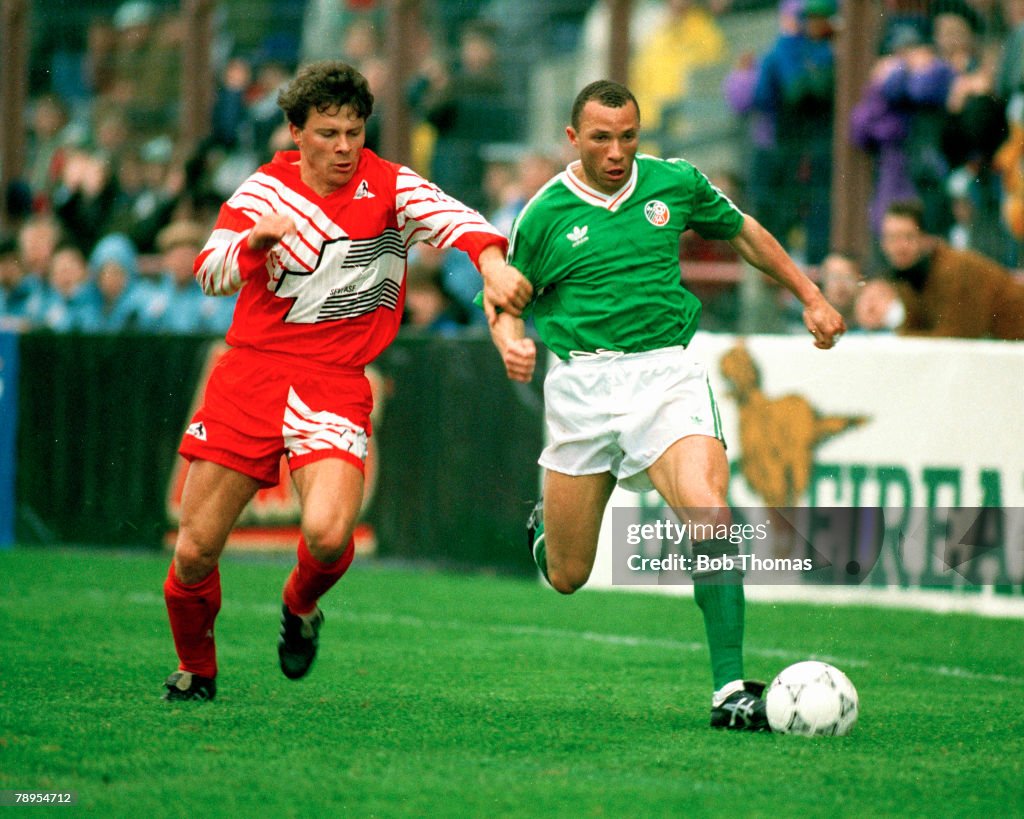 BT Sport. Football. pic: 25th March 1992. Friendly International. Republic of Ireland 2 v Switzerland 1. Republic of Ireland's Terry Phelan, right, held back by Switzerland's Blaise Piffaretti.
