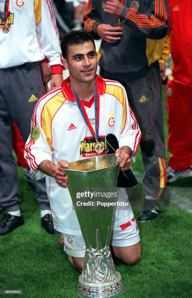 Football. UEFA. Cup Final. 17th. May, 2000. Copenhagen, Denmark. Galatasaray bt. Arsenal, 4-1 on penalties. (0-0 aet). Galatasaray's Hasan Sas, with the UEFA. Cup, after they had won the penalty shoot-out.