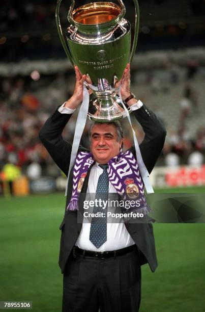 Football, UEFA Champions League Final, Paris, France, 24th May Real Madrid 3 v Valencia 0, Real Madrid's President Lorenzo Sanz holds aloft the...