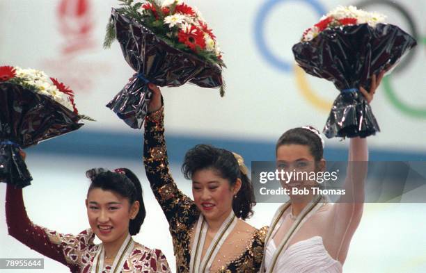 Sport, 1992 Winter Olympic Games, Albertville, France, Ice Skating, Womens Figure Skating, Medal ceremony, l-r, Midori Ito, Japan , Kristi Yamaguchi,...