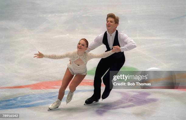 Sport, 1998 Winter Olympic Games, Nagano, Japan, Figure Skating, Pairs, Jenni Meno and Todd Sand, USA