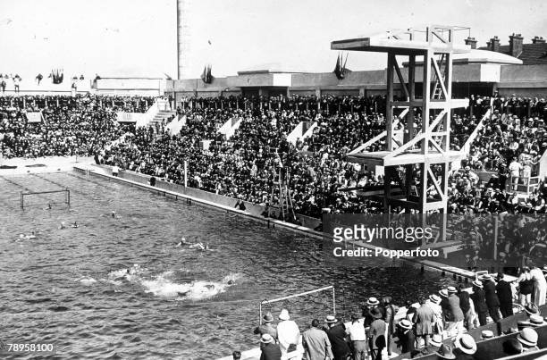 Players take part in a water polo match during the Men's water polo tournament at the 1924 Summer Olympics in the Piscine des Tourelles in Paris,...