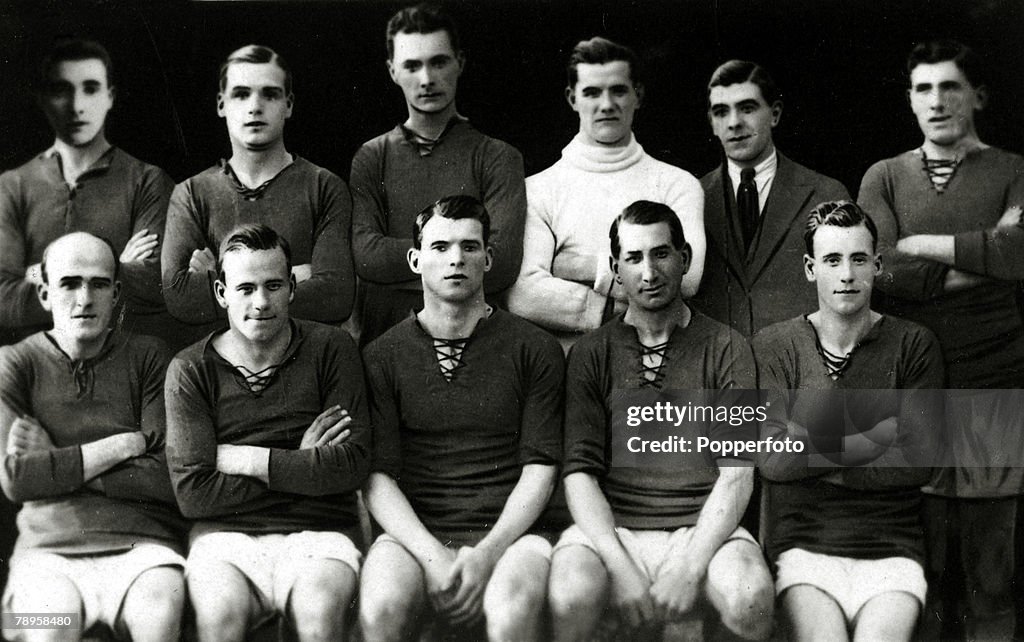 Sport. Football. pic: circa 1922. Arsenal team group, Back row, left-right, A.Graham, A.Baker, J.Butler, E.Williamson, H.White, A.Hutchins. Front row, left-right, J.Rutherford, W.Blyth, T.Whittaker, F.Bradshaw, J.Hopkins.