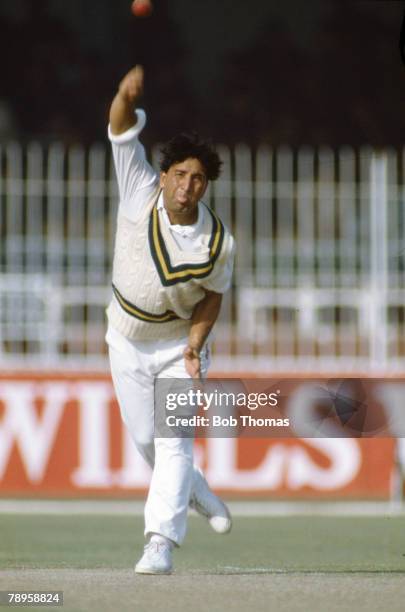 18th November 1987, Lahore, One Day International, England beat Pakistan by 2 wickets, Abdul Qadir, Pakistan